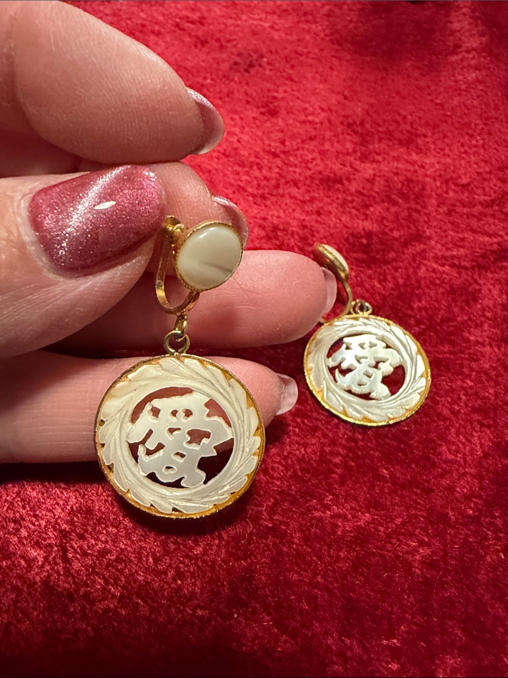 Vintage unsigned Gold-Tone mother of pearl hand Carved Drop Earrings